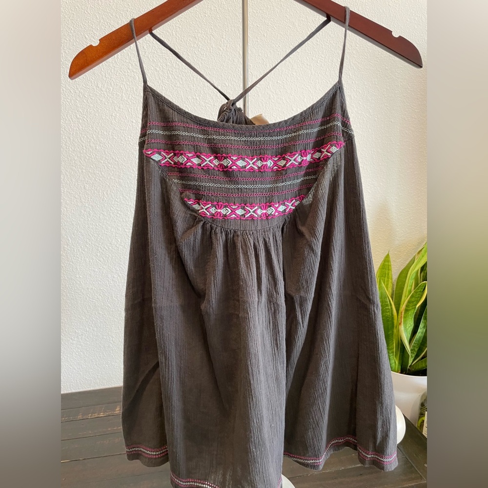 Mossimo Women XXL tank 100% Cotton embroidery embroidered  pink detail